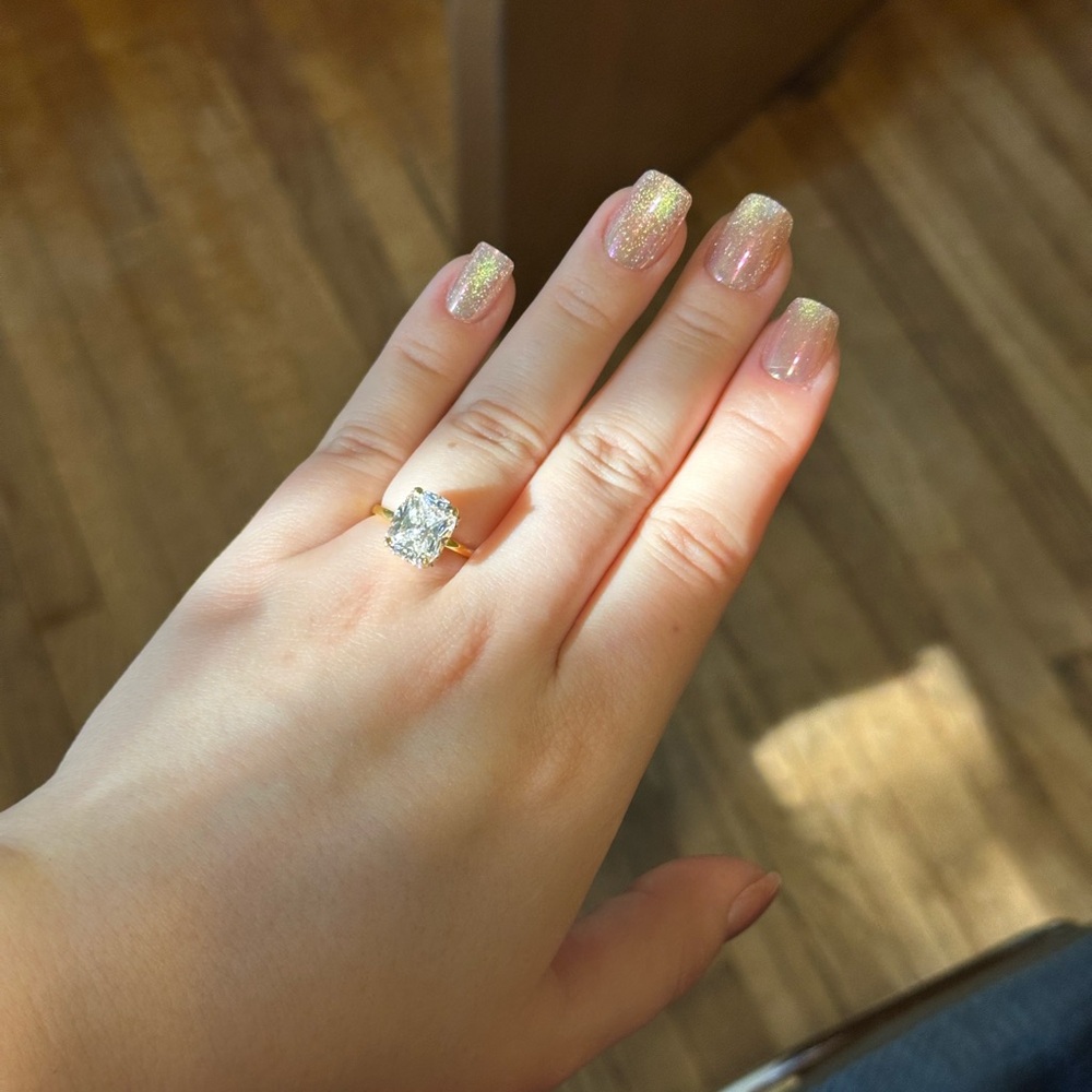 Elegant Gold Ring with Clear Stone